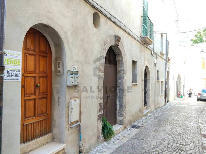Casa con 6 locali in vendita in Via De Martino, Faicchio