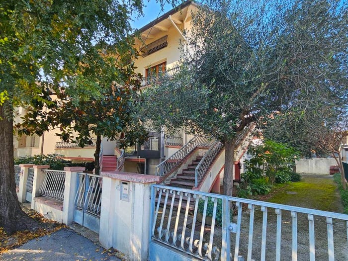 Casa con 6 locali in vendita in Via Primule, Cattolica
