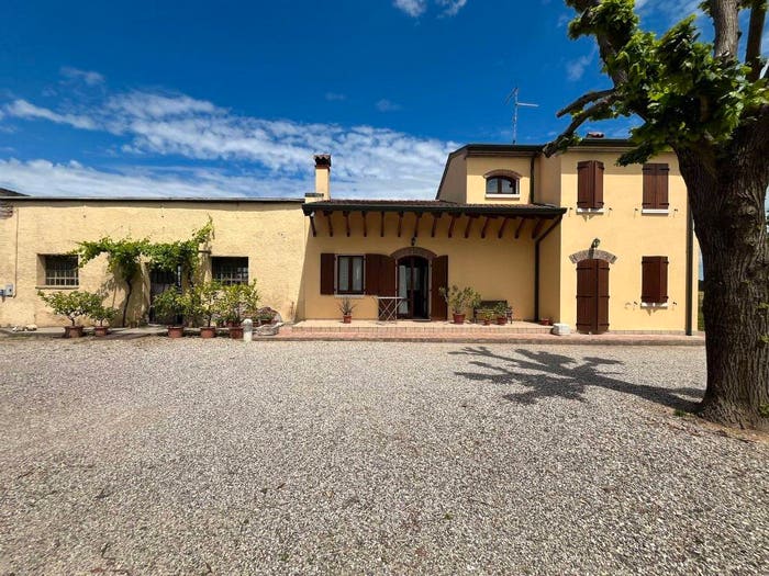 Casa con 5 locali in vendita in Via Roma, Centro, Roverchiara