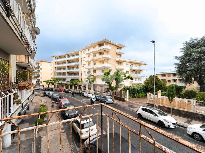 Appartamento trilocale in vendita in Via Domenico Fontana, Rione Alto, Napoli