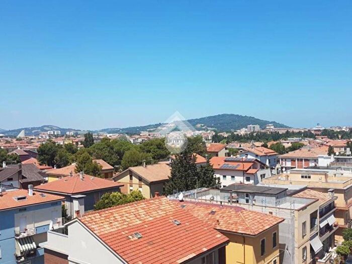 Appartamento quadrilocale in vendita in Via Fedele Salvatori, Montegranaro Loreto, Pesaro