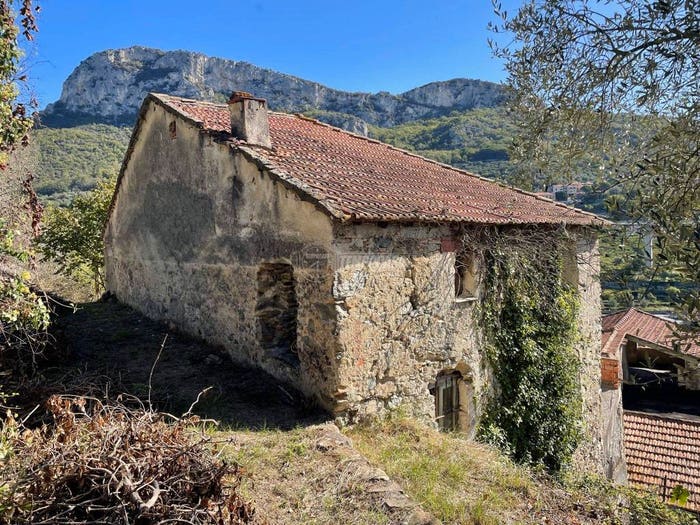 Appartamento con 6 locali in vendita in Località Valgelata, Finale Ligure