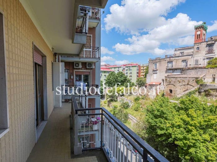 Appartamento quadrilocale in vendita in Via Pietro Castellino, Arenella, Napoli
