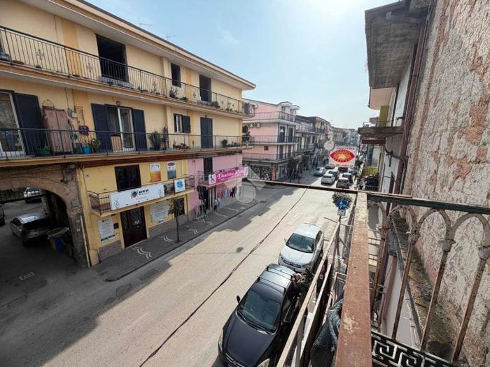 Appartamento con 6 locali in vendita in Corso della Resistenza, Centro, Acerra