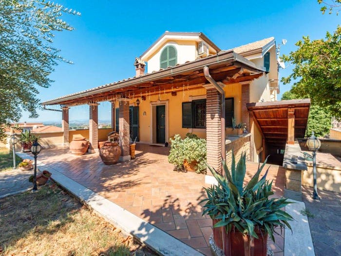 Casa con 5 locali in vendita in Via Isole dei Ciclopi, Finocchio, Roma