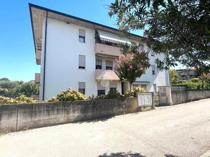 Appartamento trilocale in vendita in Via Lodovico Todesco, Centro, Bassano del Grappa