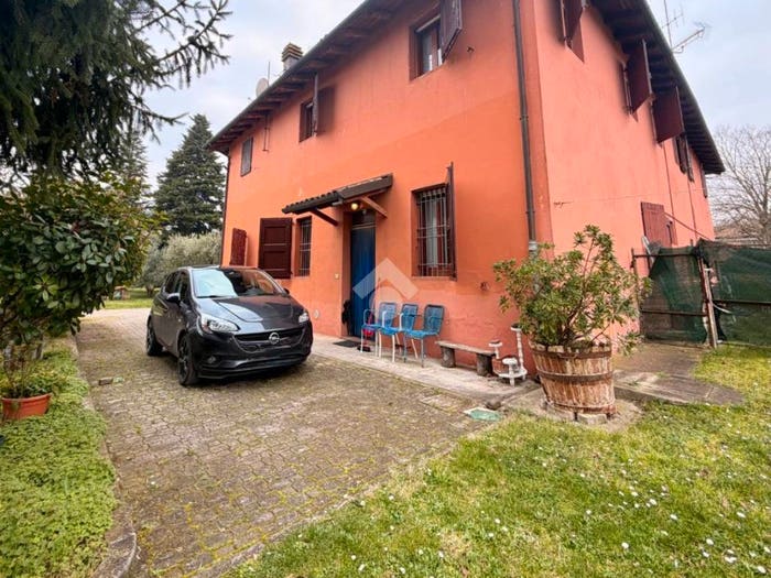 Casa quadrilocale in vendita in Via Viazza in Destra, Budrio