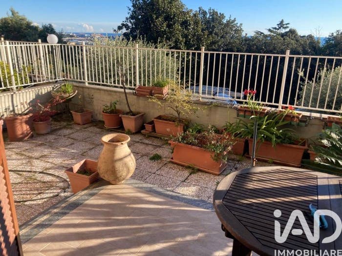 Appartamento con 6 locali in vendita in Viale Villa Gavotti, Multedo, Genova