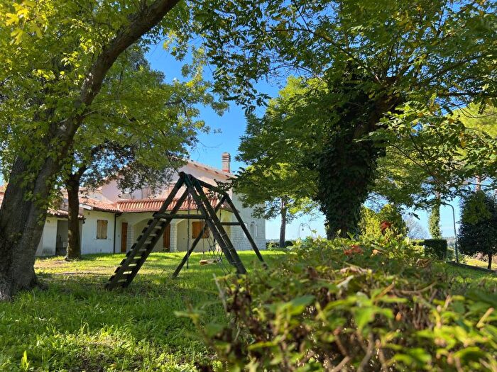 Casa con 6 locali in vendita in Strada di Valle Tresole, Novilara, Pesaro