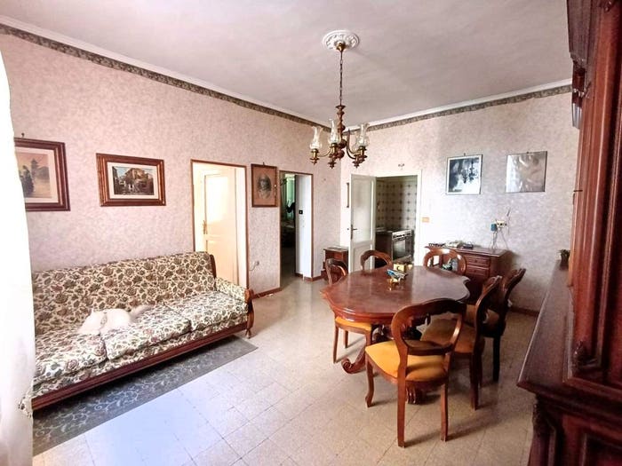 Appartamento quadrilocale in vendita in Via Settembre, Centro, Caprarola