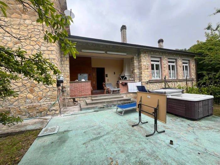 Casa con 6 locali in vendita in Pellegrino Parmense