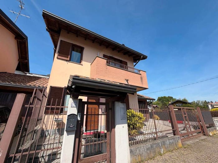 Casa quadrilocale in vendita in Via Monte Rosa, Besnate