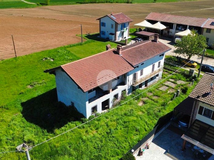 Casa con 6 locali in vendita in Via Buttigliera, Zona Periferica, Chieri