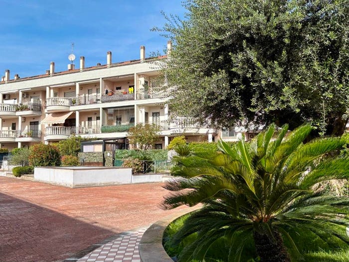 Appartamento quadrilocale in vendita in Via Orazio Raimondo, Romanina, Roma