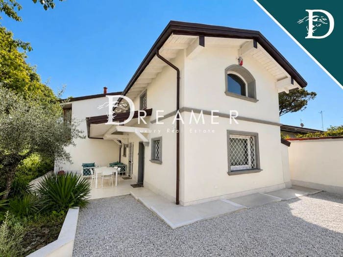 Casa con 6 locali in vendita in Via Piave, Centro, Forte dei Marmi