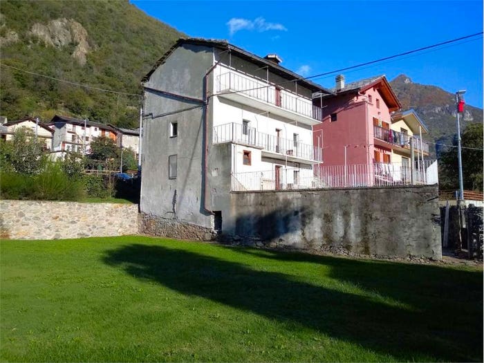 Casa con 6 locali in vendita in via Ronc de Vaccaz, Centro, Donnas