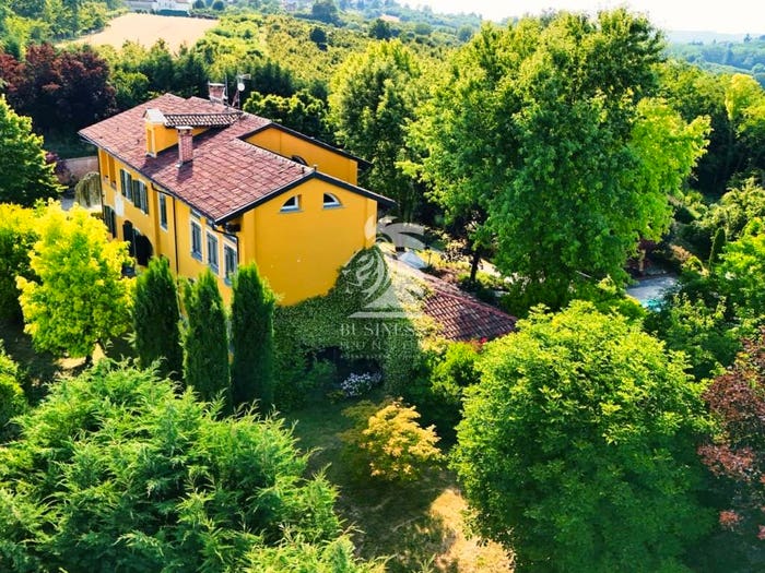 Casa con 6 locali in vendita in Strada Genovesi, Antignano