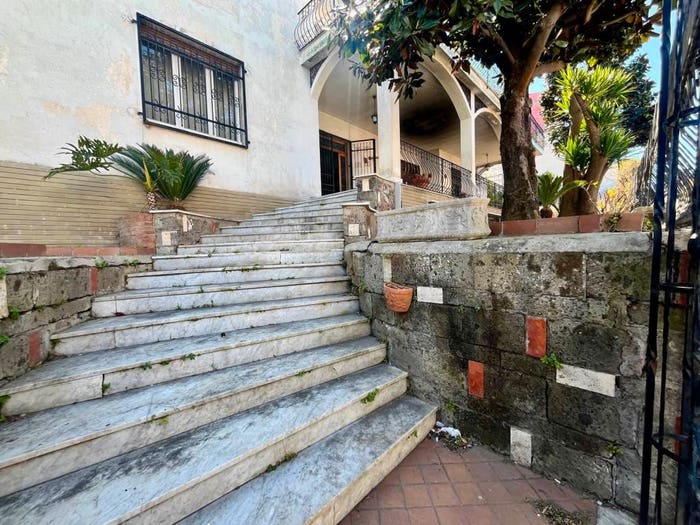 Casa con 6 locali in vendita in Piazza dell'Autonomia, Massa di Somma
