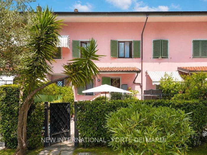 Casa con 6 locali in vendita in Via Sandro Pertini, Vittoria Apuana, Forte dei Marmi