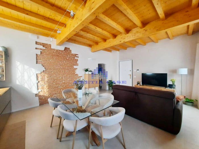 Appartamento bilocale in vendita in Via dei Tre Re, Verderio Inferiore, Verderio