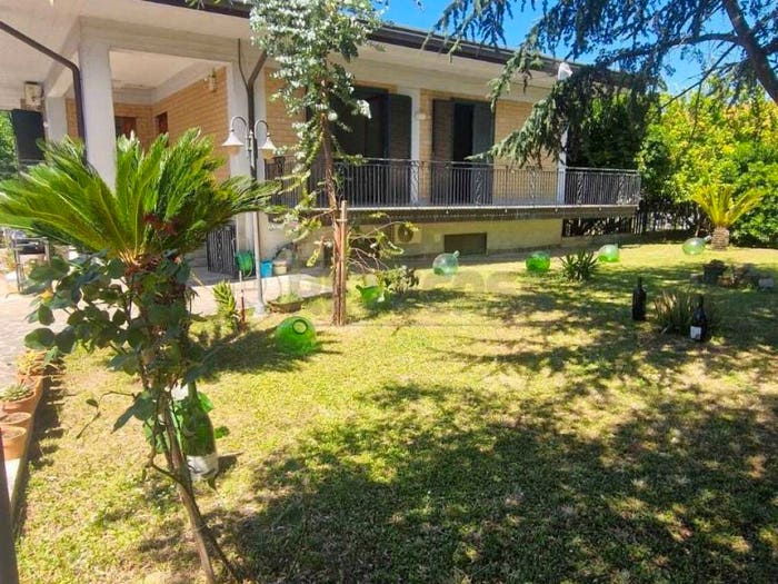 Casa con 6 locali in vendita in San Bartolomeo, Montoro