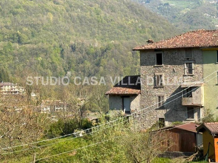 Appartamento con 6 locali in vendita in Via Lera, Val Brembilla