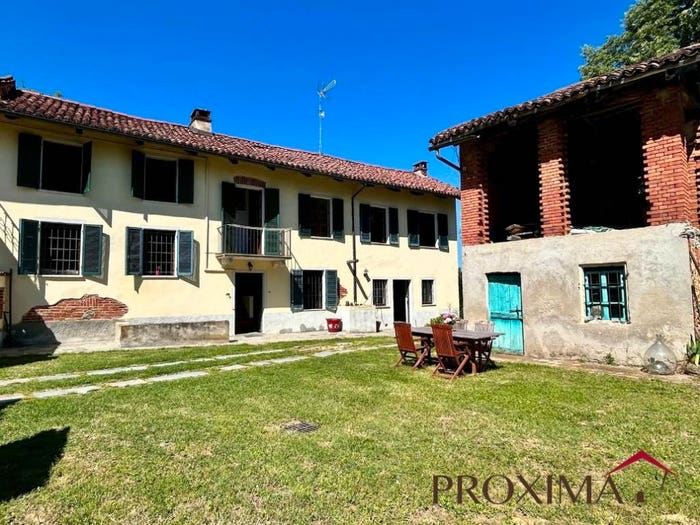 Casa con 6 locali in vendita in Via Gianoli, Serra, Capriglio