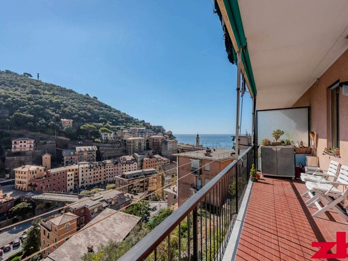 Appartamento quadrilocale in vendita in Via Franco Solimano, Centro, Sori