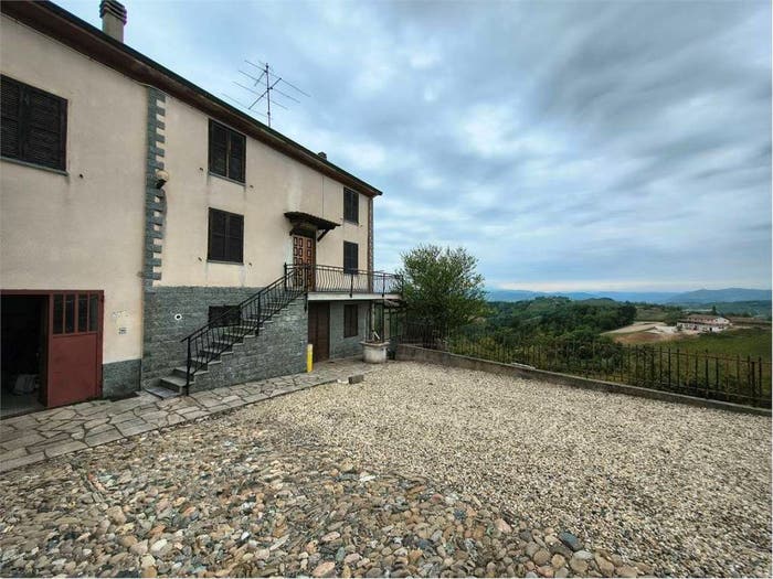 Casa con 6 locali in vendita in Castel Rocchero