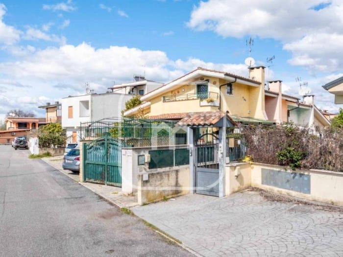 Casa trilocale in vendita in Via Montottone, Corcolle, Roma