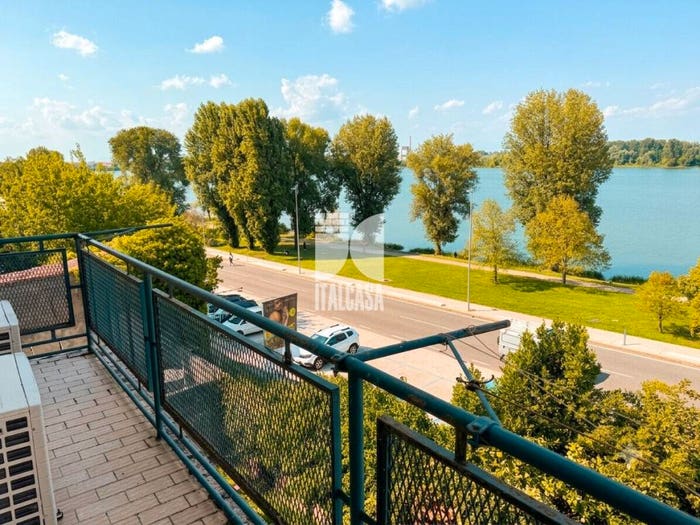 Appartamento con 6 locali in vendita in Centro, Mantova