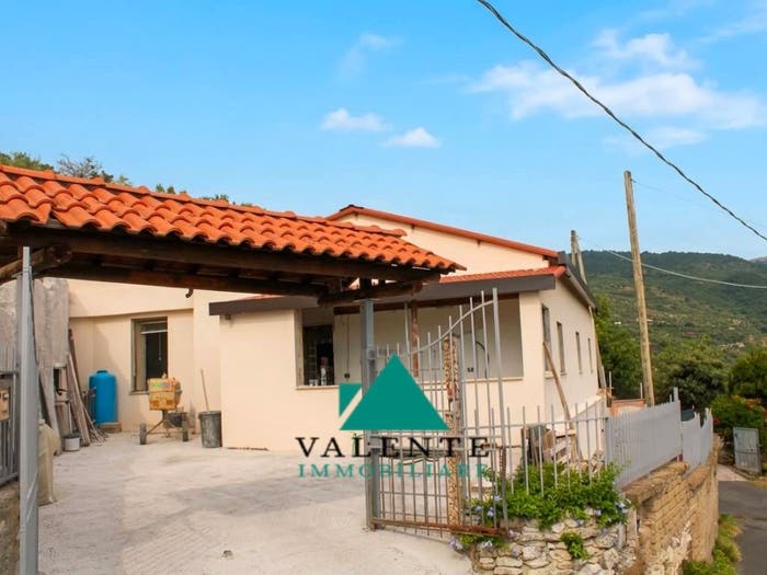 Casa con 5 locali in vendita in Via Monte Sant'Angelo, Poli
