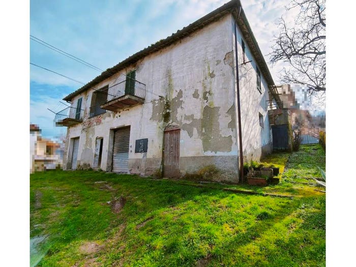 Casa con 6 locali in vendita in Bucine