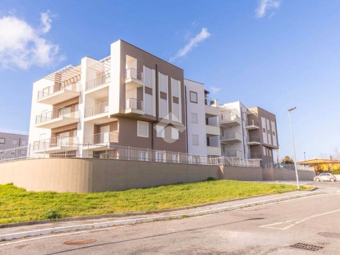 Appartamento trilocale in vendita in Via casal bianco, Collefiorito, Guidonia Montecelio