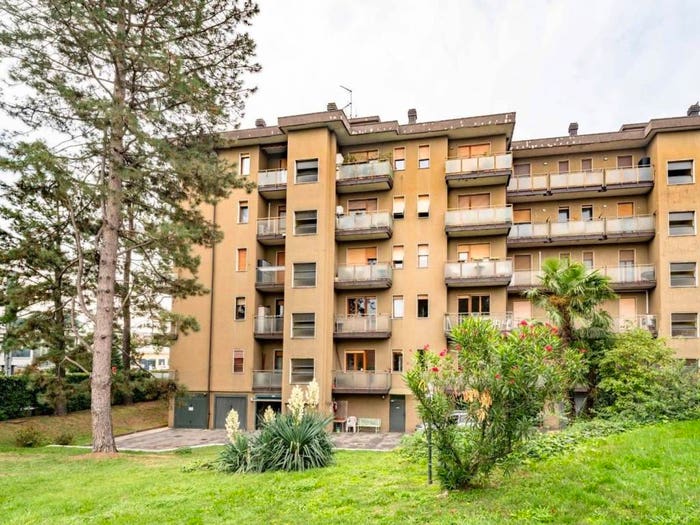 Appartamento quadrilocale in vendita in Via Santa Caterina, Piscina, Legnano
