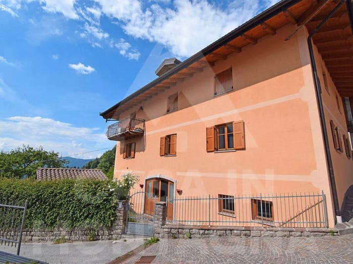 Appartamento con 6 locali in vendita in Bedollo