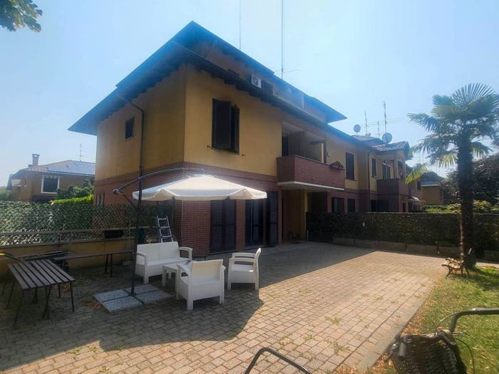 Casa quadrilocale in vendita in Via Giovanni Giolitti, Centro, Castano Primo