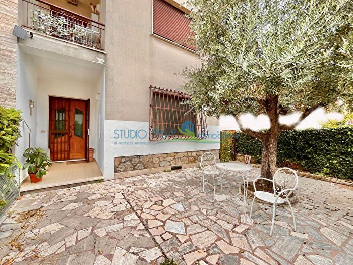Appartamento con 6 locali in vendita in Via Paradiso, Centro, Monsummano Terme