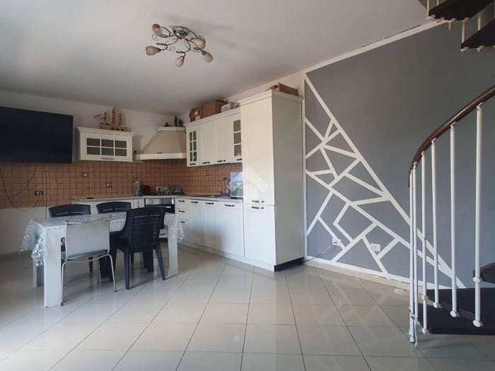 Appartamento con 5 locali in vendita in In zona centrale in via privata, Beccacivetta Azzano, Castel d'Azzano