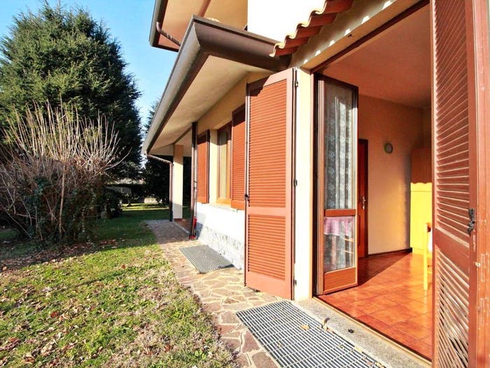 Casa con 6 locali in vendita in Via Nuova Provinciale, Imbersago