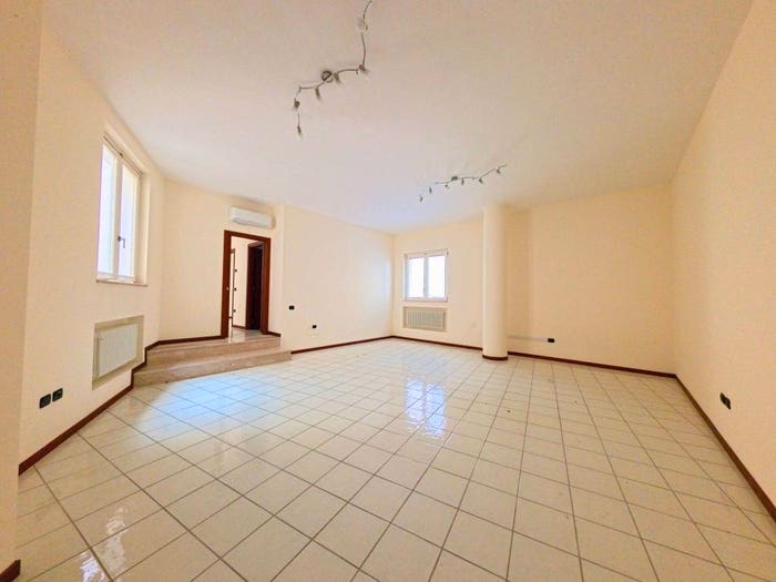 Appartamento quadrilocale in vendita in via mazzini via maielli, Centro Storico Corso Trieste, Caserta