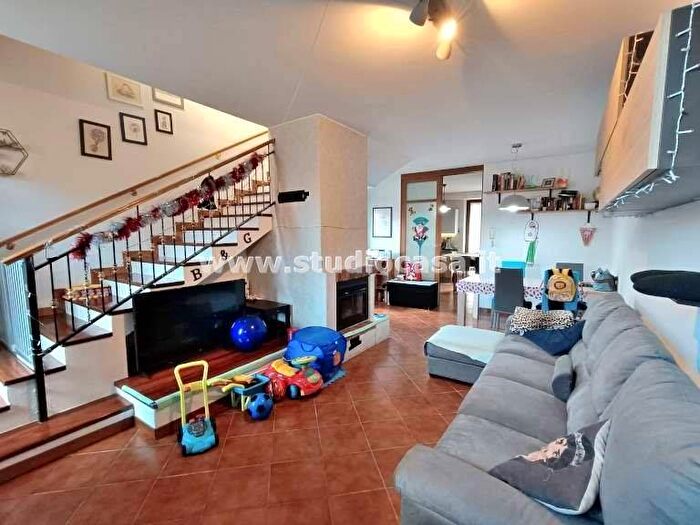 Casa quadrilocale in vendita in Pozzaglio, Pozzaglio ed Uniti