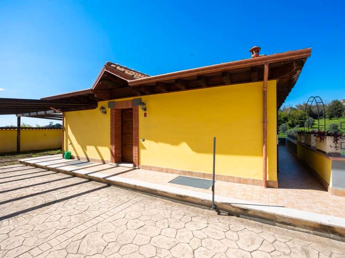 Casa con 6 locali in vendita in Via Provinciale Roma, Centro, Capena