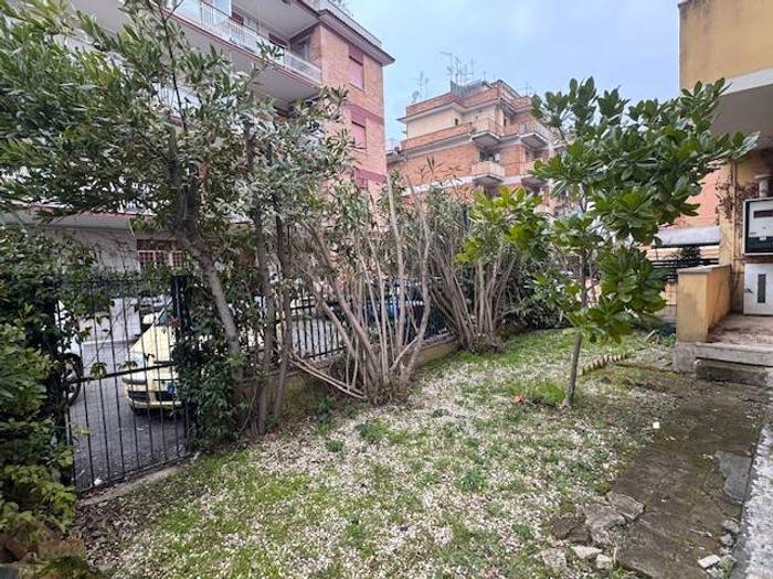 Appartamento trilocale in vendita in Via Montefiorino, Labaro, Roma