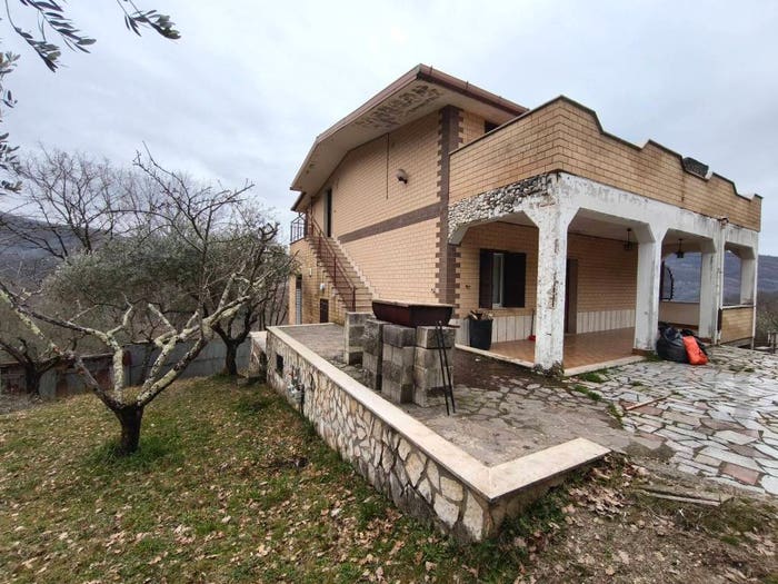 Appartamento trilocale in vendita in Via Valle Berta, Agosta