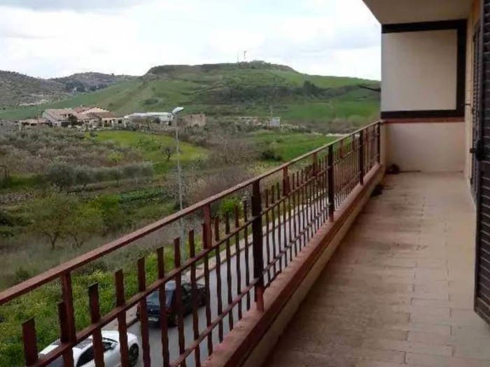 Appartamento quadrilocale in vendita in Via Tenente F Azzaro, Giarratana