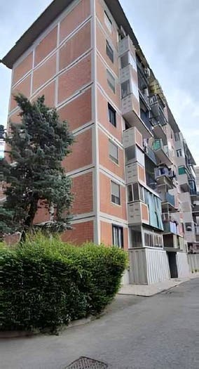 Appartamento quadrilocale in vendita in Via dei Salici, Quartiere Olmi, Milano