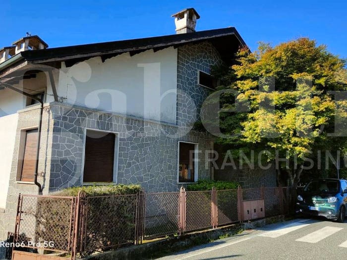 Casa con 6 locali in vendita in Via Dottor Camillo Norcia, Livera, Pettinengo