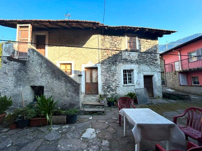 Casa trilocale in vendita in Via Fontana, Colico Piano, Colico