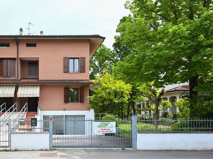 Casa con 6 locali in vendita in Via Giacomo Lercaro, Centro, Crevalcore